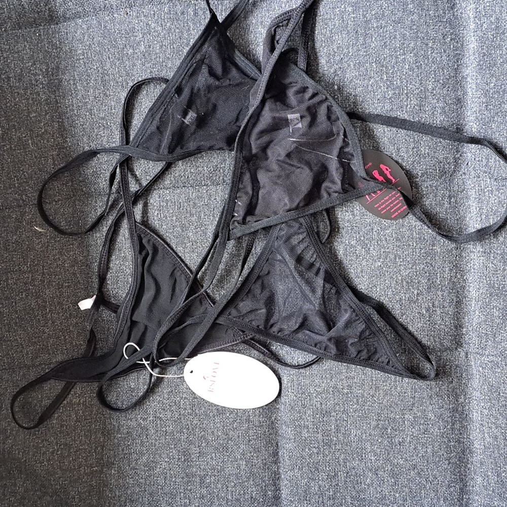 Lot of 4 thongs